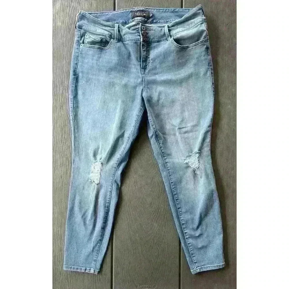 Torrid High Rise Skinny Jeans Sz 20R Light Wash Distressed